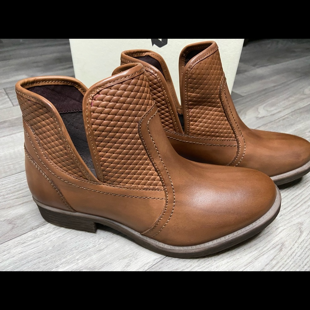 Leather booties